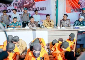 Foto: Bobby Nasution dan Kapolres Pelabuhan Belawan AKBP Josua Tampubolon (kiri) (istimewa)