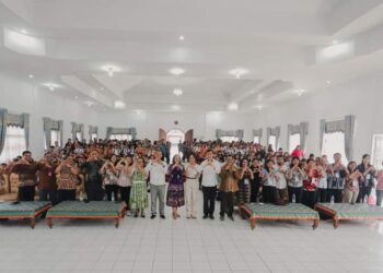 Foto bersama disela acara pembukaan pelatihan pembelajaran Matematika Gasing lanjutan Tingkat SD dan SMP, Kamis (13/7/2023) lalu, di Aula Hutamas, Perkantoran Tano Tubu.