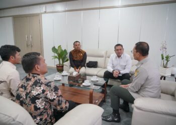 Bupati Pakpak Bharat, Franch Bernhard Tumanggor, bertemu dengan Direktorat Jendral (Dirjen) Prasarana dan Sarana Pertanian (PSP) Kementerian Pertanian, Ir. Ali jamil, M.P., Ph.D, Jumat (21/07/2023).