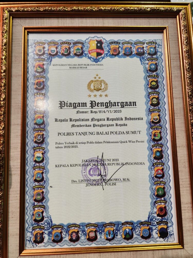 Polres Tanjungbalai menerima penghargaan terbaik dalam pelaksanaan Quick Wins Presisi Tahun 2022/2023 dari Kapolri, Jenderal Polisi Drs. Listyo Sigit Prabowo M.Si, Senin (10/7/2023), di Jakarta.