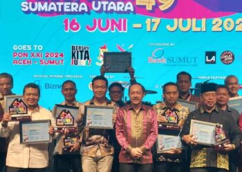 Selain sertifikat sebagai partisipasi dalam acara PRSU ke-49 tahun 2023, Kabupaten Humbahas menerima sertifikat juara III kategori pemandu pavilium terbaik yang diterima Wakil Bupati Humbahas, Dr Oloan Paniaran Nababan.