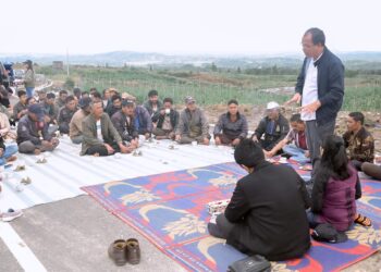 Bupati Humbahas, Dosmar Banjarnahor, SE, saat sosialisasi pertanian bersama beberapa kelompok tani, di Kawasan Food Estate, Sabtu (26/8/2023) lalu, di Desa Ria-ria, Kecamatan Pollung.