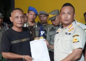 Aparat Gabungan Segel Diskotek One King Golden di Langkat. [Antara]