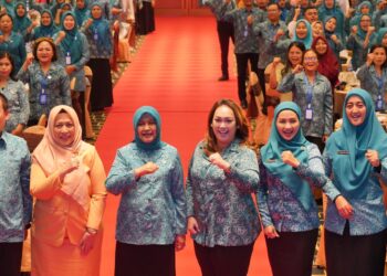 Ketua TP PKK Pakpak Bharat, Ny. Juniatry Franc Bernhard Tumanggor menghadiri Jambore Dasawisma  PKK Sumatera Utara (Sumut), di Hotel Grand Mercure, Medan.