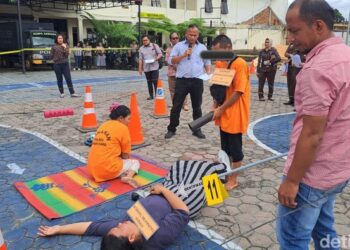 Rekonstruksi pembunuhan nenek di Karo. (Foto: Dok. Polres Tanah Karo)