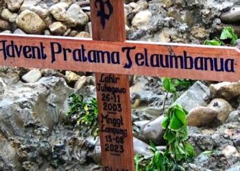 Makam Advent Pratama Telaumbanua, siswa SPN Polda Lampung di Desa Hilisao’oto, Kecamatan Sidua’ori, Kabupaten Nias Selatan. (Foto: MPI/Jonirman Tafonao)