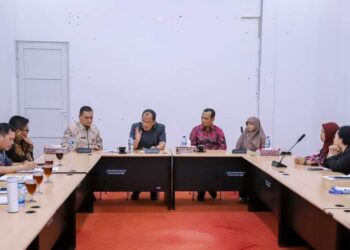 Bupati Humbahas, Dosmar Banjarnahor, SE, saat memberangkatkan enumerator SKI (Survei Kesehatan Indonesia) untuk wilayah Kabupaten Humbahas, Kamis (10/8/2023).
