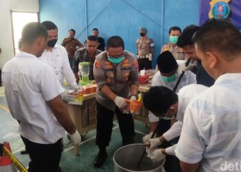 Foto: Barang bukti 16 Kg sabu dan 10 ribu butir pil ekstasi musnahkan Polres Tanjungbalai (Perdana/detikSumut)