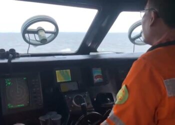 Proses pencarian 11 orang yang hilang usai kapal karam di perairan dekat Riau (Istimewa)