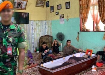 Seorang prajurit TNI AU dari Komando Pasukan Gerak Cepat (Kopasgat) Lanud Soewondo berinisial Pratu AR diduga terlibat dalam kasus pembunuhan terhadap Yosua Samosir. Kini, Pratu AR telah dilakukan penahanan oleh Satuan Polisi Militer (Satpom) Lanud Soewondo Medan. Kasi Intel Wingko III Kopasgat TNI AU, Mayor Dasril mengakui bahwa anggota tersebut terlibat pembunuhan terhadap pemilik warung kopi bernama Yosua Samosir. (HO)