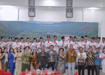Foto bersama disela kegiatan.