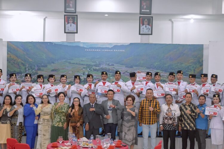 Foto bersama disela kegiatan.