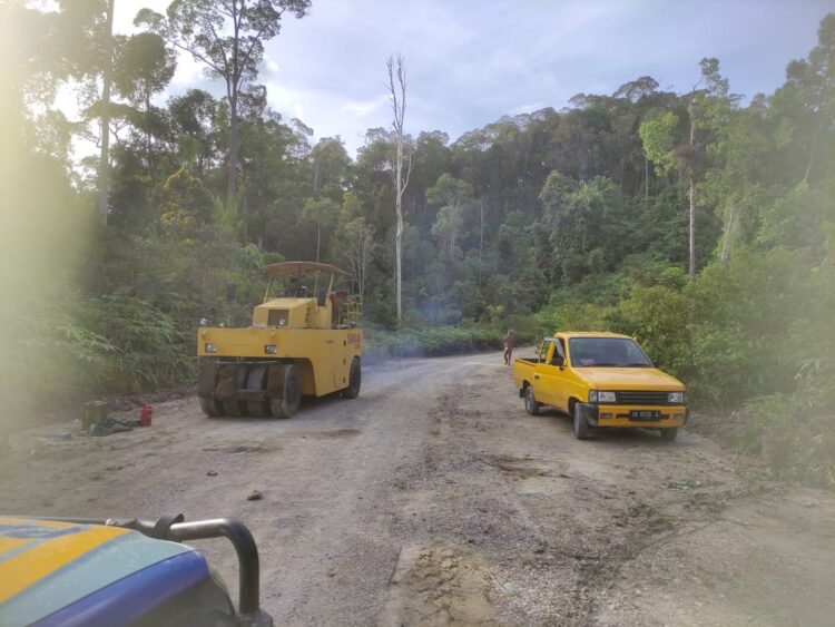 Pengerjaan peningkatan mutu dan kwalitas jalan penghubung Salak menuju Kecamatan Pagindar (Lagan – Pagindar) mulai dikerjakan.