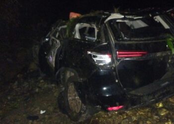 Kondisi mobil usai jatuh ke jurang di Toba, Sumut. (Dok. Satlantas Polres Toba).