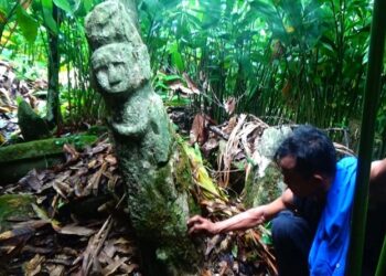 Nisel Gempar, Penemuan Batu Bersejarah Diduga Peninggalan Nenek Moyang (Foto: iNews/Jonirman)