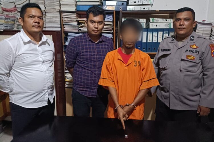 Foto pelaku dan barang bukti sabu yang diamankan Polisi.