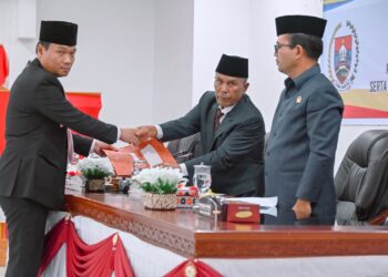 Wakil Bupati Humbahas sampaikan nota jawaban atas Pemandangan Umum Fraksi - Fraksi DPRD tentang Ranperda APBD 2024 dan Perubahan RPJMD 2021-2026.