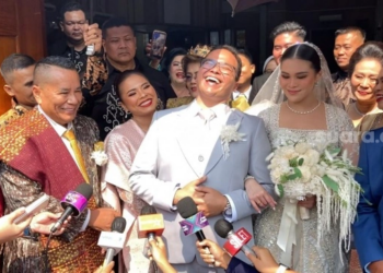 Putra Hotman Paris, Fritz Hutapea usai jalani upacara pemberkatan nikah dengan Chen Giovani di Gereja HKBP Rawamangun, Jakarta, Sabtu (16/9/2023) [Suara.com/Adiyoga Priyambodo]
