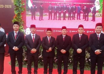 Foto: Ketua dan Anggota KPU Sumut periode 2023-2028 dilantik di Jakarta (Istimewa)