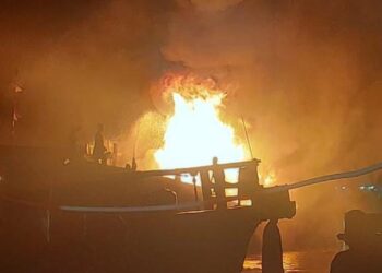 Foto: Tangkapan layar kapal terbakar di Belawan. (Istimewa)