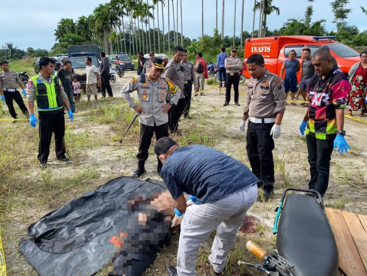 Kapolres Pematang Siantar, AKBP Yogen Heroes Baruno SH, SIK, pimpin olah TKP temuan mayat, di Jalan Ringroad, Kelurahan Nagahuta, Kecamatan Siantar Marimbun, Kamis (7/9/2023) pagi tadi, sekira pukul 07.30 WIB.