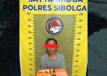 Tim Opsnal Satresnarkoba Polres Sibolga menangkap seorang pengedar narkoba berinisial HH Alias S (54) di Jalan Dr IL Nomensen, Kelurahan Angin Nauli, Kecamatan Sibolga Utara, Minggu (24/9/2023) pukul 10.30 WIB. Istimewa