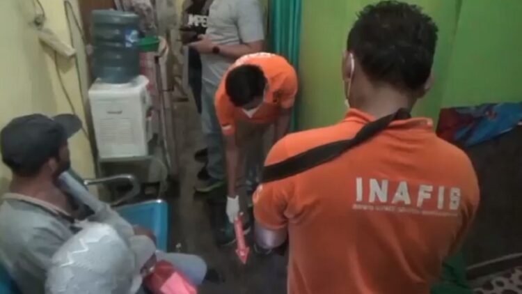 Medan Gempar, Perempuan Terapis Ditemukan Tewas dengan Luka di Leher (Foto: iNews/Ahmad Ridwan Nasution)