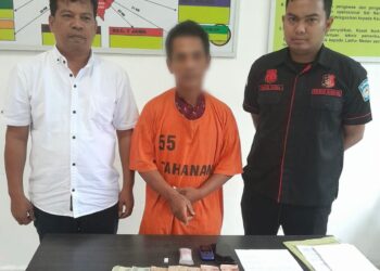 Foto tersangka dan barang bukti yang diamankan Polsek Perdagangan.