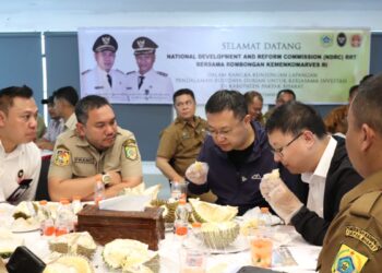 Bupati Pakpak Bharat, Franc bernhard Tumanggor saat menyambut Delagasi National Development and Reform Commissions (NDRC) Republik Rakyat Tiongkok dan rombongan Kemenko Kemaritiman dan Investasi RI, Senin (25/09/2023).