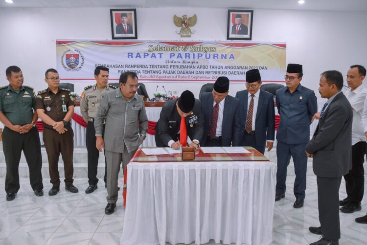 Pemkab dan DPRD Humbahas setujui Ranperda Pajak Daerah dan Retribusi Daerah serta P-APBD 2023, Rabu (6/9/2023) lalu.