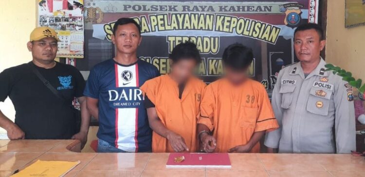 Foto kedua tersangka yang diamankan Polsek Raya Kahean.