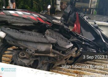 Peristiwa kecelakaan lalulintas antara mobil penumpang Ford Everest BK 1746 EF dengan sepeda motor Honda Vario BK 5060 TBP terjadi di Jalan Umum Medan menuju Tarutung tepatnya di tikungan Jangga Dolok, Kecamatan Lumban Julu, Kabupaten Toba, Minggu (3/9/2023) pukul 12.30 WIB. Istimewa