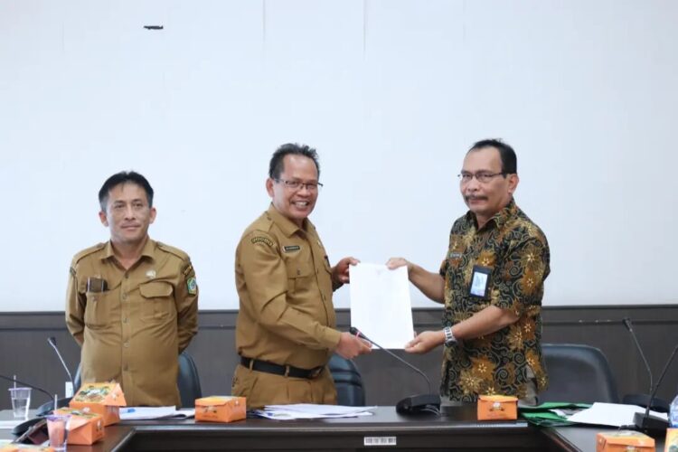 Pemkab Pakpak Bharat bersama BPN Provinsi Sumatera Utara mengadakan Rapat Evaluasi Penertiban Tanah Terindikasi Terlantar di Kabupaten Pakpak Bharat.