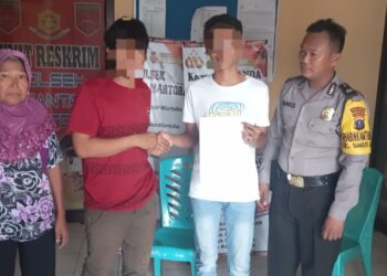 Polsek Siantar Martoba menyelesaikan perkara penggelapan Handphone (HP) melalui problem solving, di Mako Polsek Siantar Martoba, Minggu (22/10/2023) sore tadi, pukul 15.00  WIB.