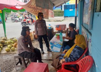 Kasat Binmas Polres Pematang Siantar, AKP Jahrona Sinaga SH, menemui para Pedagang Kaki Lima (PKL), di Jalan Vihara, Simpang Jalan Pane, Kelurahan Tomuan, Kecamatan Siantar Timur, Kota Pematang Siantar, Kamis (19/10/2023) lalu,  sekitar pukul 11.30 WIB.