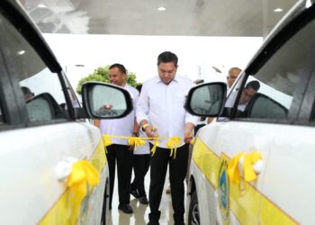 Bupati Pakpak Bharat, Franc bernhard Tumanggor, launching pemakaian dua unit mobil ambulance milik Rumah Sakit Umum Daerah (RSUD) Salak, Rabu (25/10/2023).