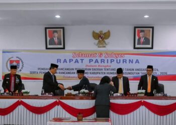 Bupati bersama DPRD Humbahas  setujui R-APBD TA 2024 dan Perubahan RPJMD 2021-2026.