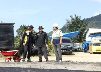 Kadis PUTR tinjau pengerjaan jalan menuju Pasar Induk Pakpak Bharat, Kamis (05/10/2023).