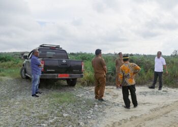 Bupati Humbahas saat tinjau jalan untuk pengembangan Food Estate di Matiti 2, tembus ke Jalan Kabupaten Doloksanggul-Sijamapolang.