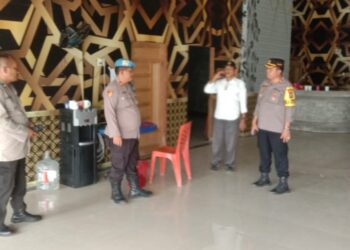 Wakapolres Tanjungbalai, Kompol Rudi Candra saat cek Logistik Pemilu 2024 di KPU Kota Tanjungbalai.