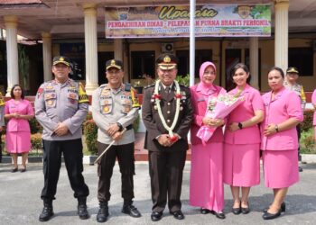Foto bersama disela acara.
