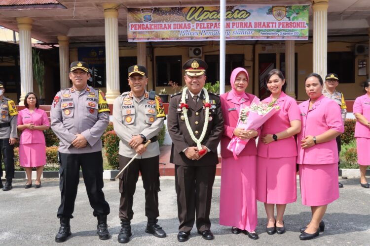 Foto bersama disela acara.