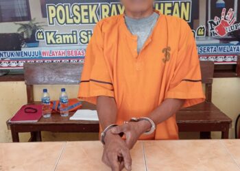 Foto tersangka dan barang bukti yang diamankan Polisi.