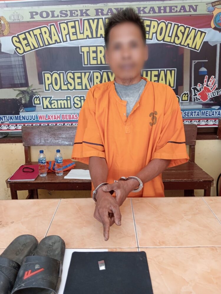 Foto tersangka dan barang bukti yang diamankan Polisi.