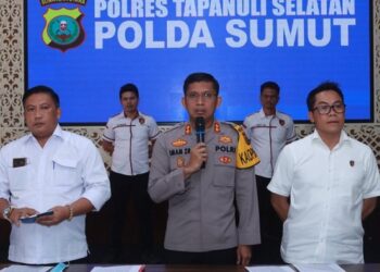 Foto: Teks foto: Kapolres Tapsel AKBP Imam Zamroni saat memaparkan kasus korupsi eks kades di Paluta. (Dok. Polres Tapsel)