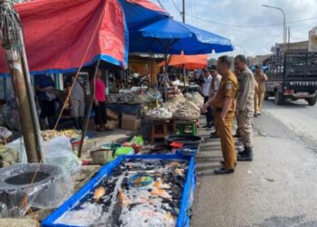 Pemkab Humbahas melaksanakan penertiban pedagang kaki lima, di Kecamatan Lintongnihuta.