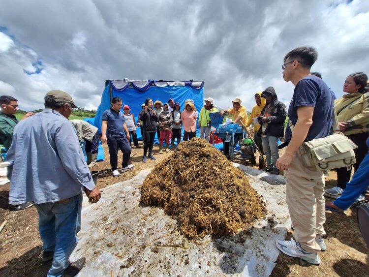 Taiwan Technical Mission (TTM) Humbahas melakukan workshop tentang perbaikan tanah, pembuatan kompos dan pemanfaatan mikroba, dengan mengundang narasumber Kementerian Pertanian  Taiwan, Mr. Huang Jui Chang.