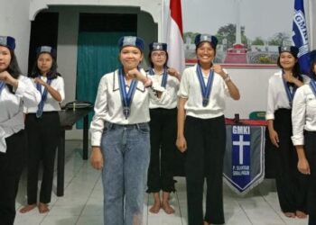 Pengurus Komisariat Gerakan Mahasiswa Kristen Indonesia (GMKI) Stiesa Teguh, Masa Bakti 2023-2024, foto bersama usai dilantik, pada Senin (6/10/2023) lalu.