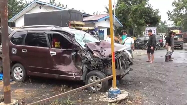 Kecelakaan terjadi di Jalinsum Perlabian, Kecamatan Kampung Rakyat, Labuhanbatu Selatan (Labusel), Selasa (14/11/2023). (Foto: Randi Kurniawan).