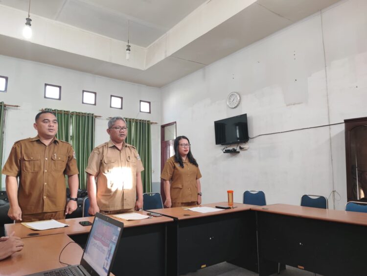 Pj Sekda Humbahas, Chiristison Rudianto Marbun M.Pd, diwakili Sekretaris BKPSDM, Andi Sihombing secara resmi membuka orientasi PPPK (Pegawai Pemerintah dengan Perjanjian Kerja) tahun 2023, melalui zoom meeting, Senin (27/11/2023).